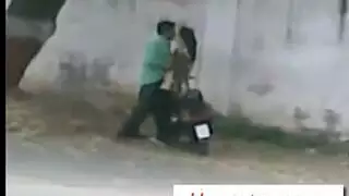جنس مطبخي إباحي: قضيب عميق في مؤخرتها