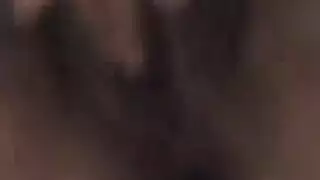 فتاة آسيوية هواة اللعب مع بوسها