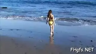 جميلة مراهقة تتوسل لجماع خشن في الوضعية المفضلة لصديقها