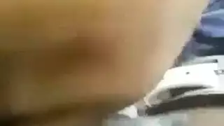 جنس هندي حار: مص في السيارة يتحول إلى جنس عنيف