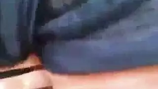 جمال محجبة تأخذ الحمولة في فمها