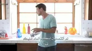 ميلف عربية ساخنة تأخذ عدة قضبان سوداء مشهد كامل