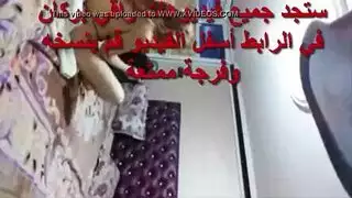 فتاة نارية تسيطر: تركبه وتفرك قضيبه السميك