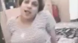 كسها السعودي العصير وطيزها الكبيرة تتوسلان لقضيبه