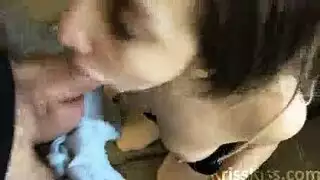 زانقها حبيبها ويرضع بزازها