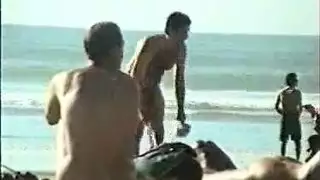 جنس xxx على الشاطئ: قضيب طويل يمارس الجنس مع فتيات متعددة