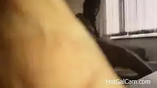 نكت أمي في المطبخ بعد ما رأتها مرتدية ملابس مثيرة ضيقة مجسمة عليها