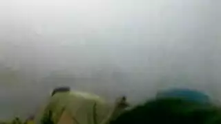 رجل عجوز يملأ فرج الخادمة المحجبة في جنس عنيف