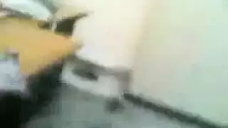 ‫مدير المدرسة يضرب كس سكرتيرته الضيق على مكتبه‬