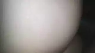 مدمنة الشرج سامية تأخذ قضيبًا سميكًا في مؤخرتها