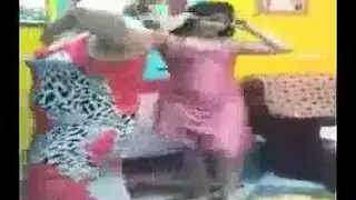 عاهرات وقحات يرقصن ويفتحن أرجهن للاختراق المزدوج