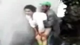 لقاء قذر لربة منزل مثيرة مع عمال النظافة الزوج يصور كل شيء