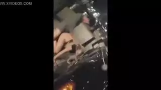 إباحية الرصيف: شاب سكران يضرب موعدته