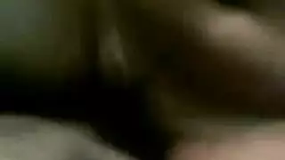 فيلم منزلي إكس إكس إكس: الرجل يعض حلماتها ثم ينيك فتحتها الضيقة