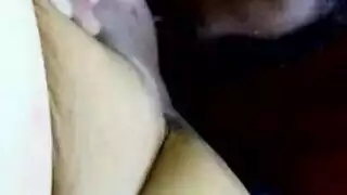نيك صباحي إكس إكس إكس: عاشق ملتحي يلعق فرجها المشعر عند الفجر
