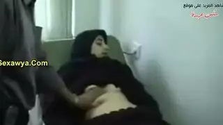 فانتازيا جماع طبيب مخادع: تجسس وعملية قبض على الثدي