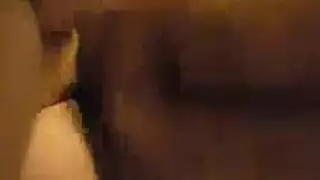 حركة مثلية صريحة بين أنابيل ووافدة جديدة