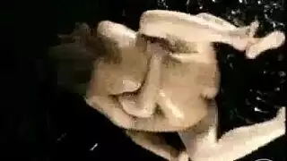 بورن رسوم متحركة ساخن: إنزال قوي في مشهد كرتوني
