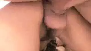 إثارة شرجية ومهبلية: شيرين تأخذ قضيبًا نباتيًا سميكًا