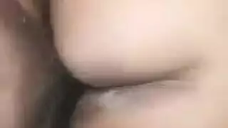 طفلة وحدها