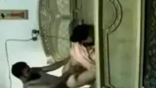 تصرخ وتقول اعتصبني