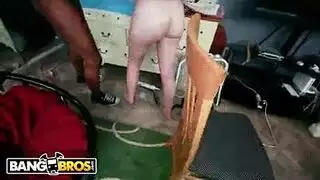 ألفا شقراء تمارس الجنس مع مهبل فتاة أخرى بركوب حزام