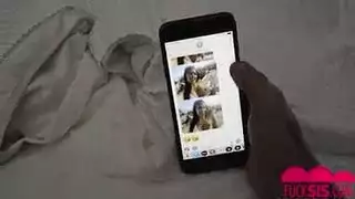 الأخ لا يقاوم إغواء أخته ويضرب فرجها المبلول