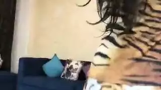 المتناكه لابسه طقم النمر الخربوش وكلها دلع ومنيكه خالص