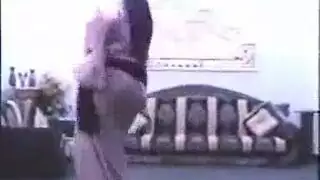 نيك في غرفة المعيشة: رقص عادي يؤدي إلى جنس عنيف