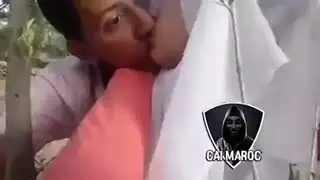 عرب شباب ساخنون في حركة إباحية صريحة