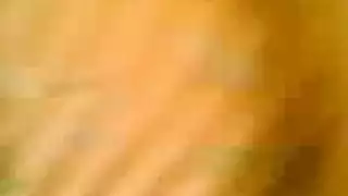 فتاة خليجية حارة تُهيمن عليها وتبلع كل قطرة