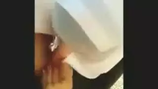 جنس فموي صريح: محجبة تأخذ سائل سعودي في حلقها