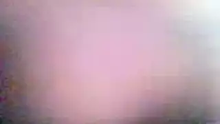 هي نائمة، لكن فرجها مستيقظ تماماً