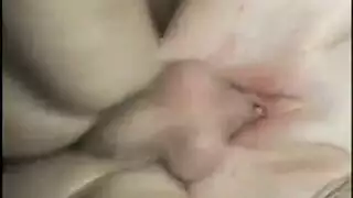 ممرضة تركع لتمص زب مريضها الشهواني