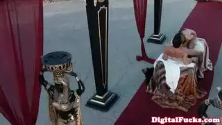 العائلة المالكة المصرية تستسلم لاختراق مهبلي عميق