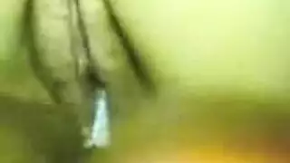 خلف المنضدة: محجبة تتلقى إنزالاً داخلياً كاملاً