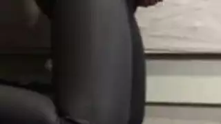 بنات عم يخرجن بارز