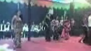 مقطع صريح للرعشة وإظهار الفرج