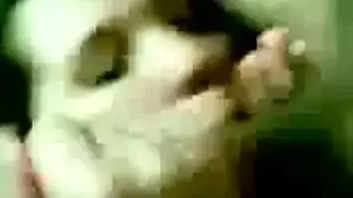 فتاة جميلة تمص حتى يغطي المني فرجها