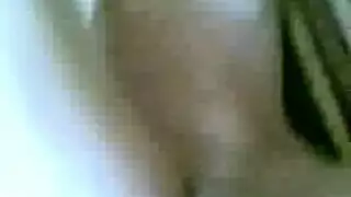سورية ساخنة تتعرض لجماع عنيف وتمص قضيب رجلها بعمق