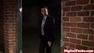 جلسة نيك عميق في الكس على فتاة مغرية
