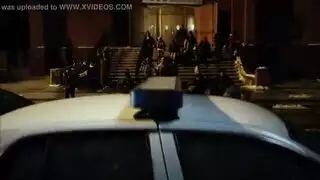 شابة في الغابة تتناك من قرد