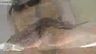 ناي تفتح ساقيها لعملية قذف متعددة