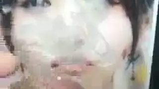 الخنثى كبيرة الثدي ليزا تمص قضيباً وتتلقى أحمالاً متعددة