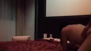 نجمه ناضجه وشاب يافع في مشهد إباحي صريح