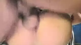 قضيب كبير يوسع شرج المتحول في فعل خلفي عنيف