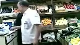صاحب المتجر يمارس الجنس مع فتاة مصرية بعمق في فيلم للكبار صريح