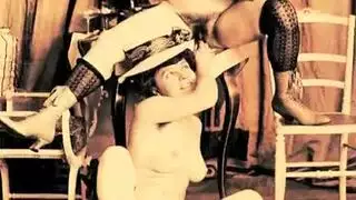 سكس مصري: موظفة محجبة تمص زب رئيسها في العمل