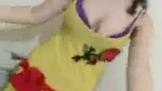 فتاة مغرورة من شبين تتحول إلى وحشية برقصة مغرية وعنف شديد