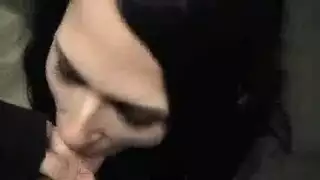 إكس إكس إكس في كابينة الحمام: نيك كلب سريع مع عاهرة مدفوعة
